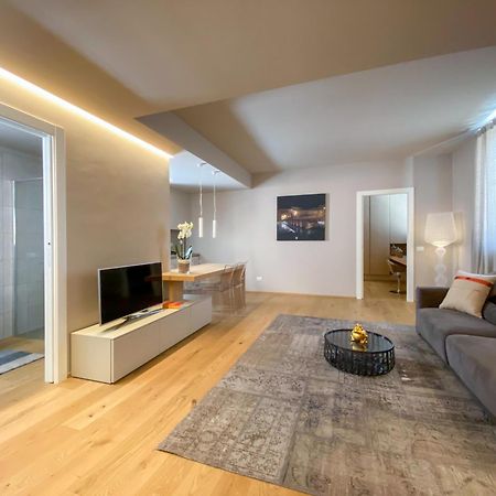 Time To Be - Luxury Apartments Centro Storico 佩斯基耶拉德加达 外观 照片