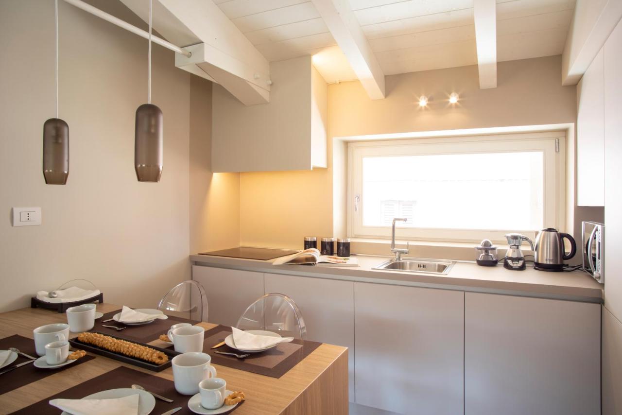 Time To Be - Luxury Apartments Centro Storico 佩斯基耶拉德加达 外观 照片