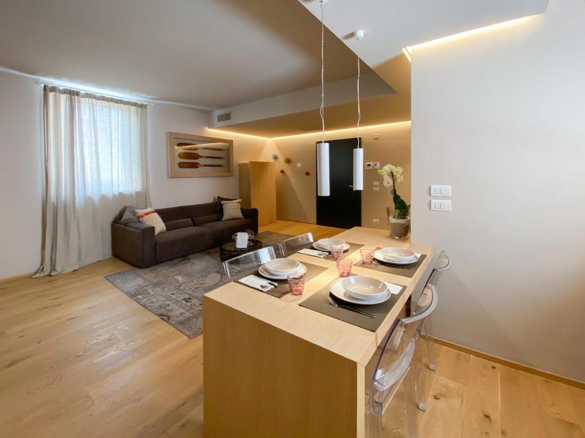 Time To Be - Luxury Apartments Centro Storico 佩斯基耶拉德加达 外观 照片