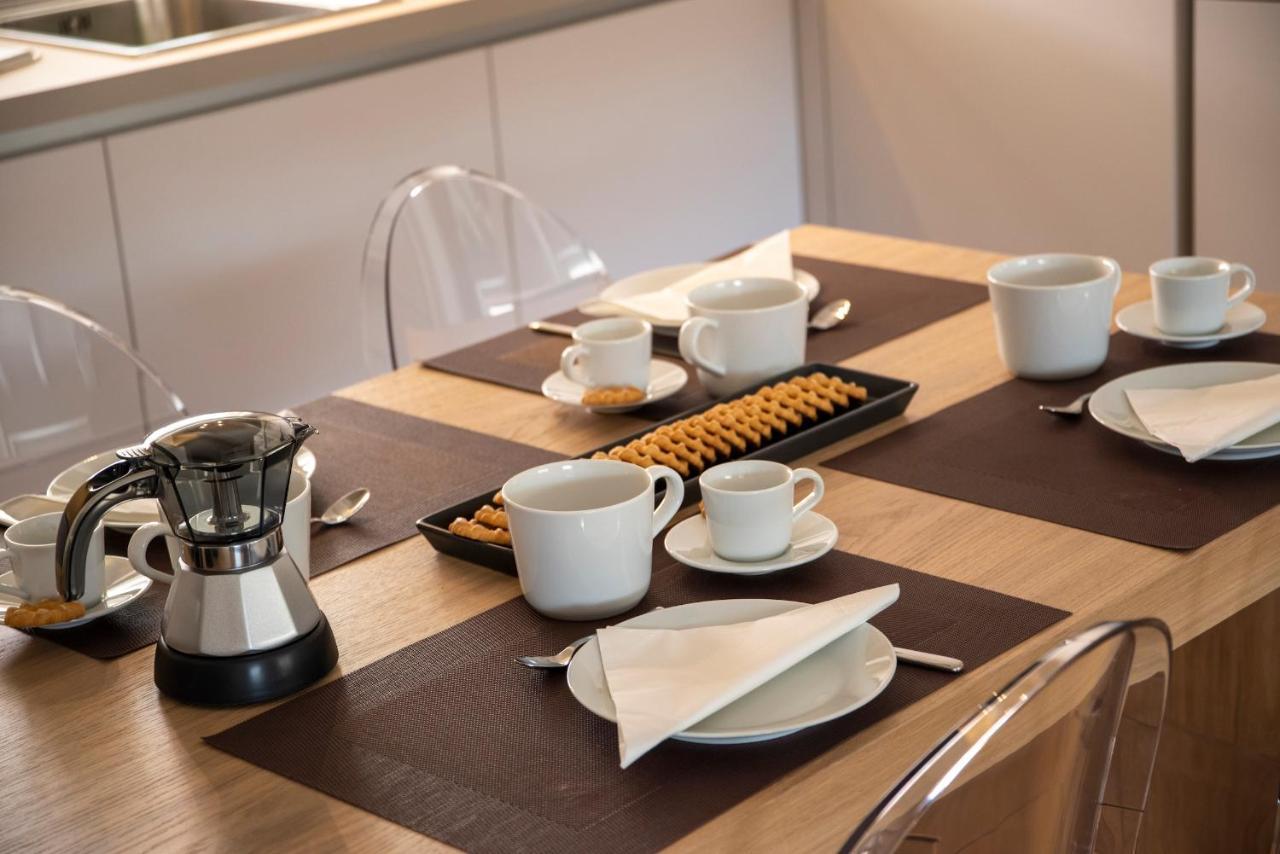 Time To Be - Luxury Apartments Centro Storico 佩斯基耶拉德加达 外观 照片