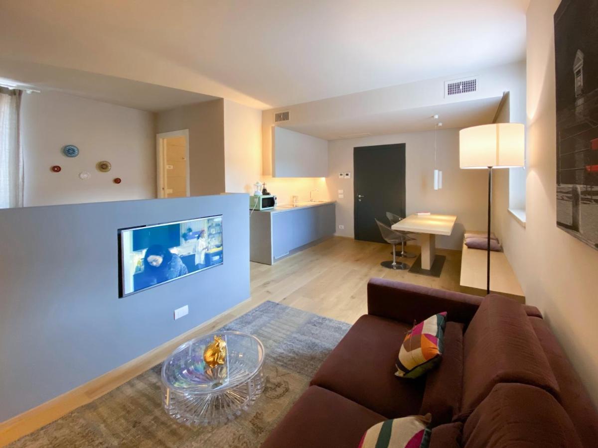 Time To Be - Luxury Apartments Centro Storico 佩斯基耶拉德加达 外观 照片