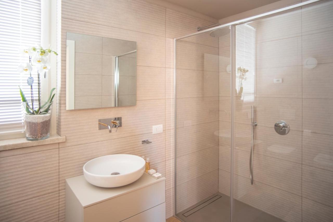 Time To Be - Luxury Apartments Centro Storico 佩斯基耶拉德加达 外观 照片