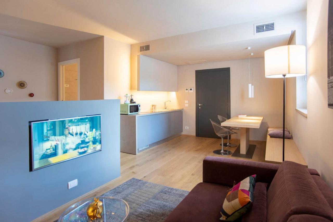 Time To Be - Luxury Apartments Centro Storico 佩斯基耶拉德加达 外观 照片