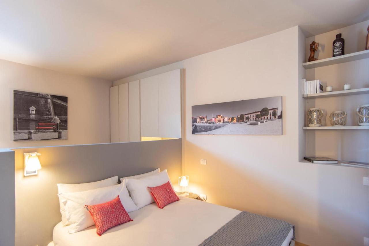 Time To Be - Luxury Apartments Centro Storico 佩斯基耶拉德加达 外观 照片