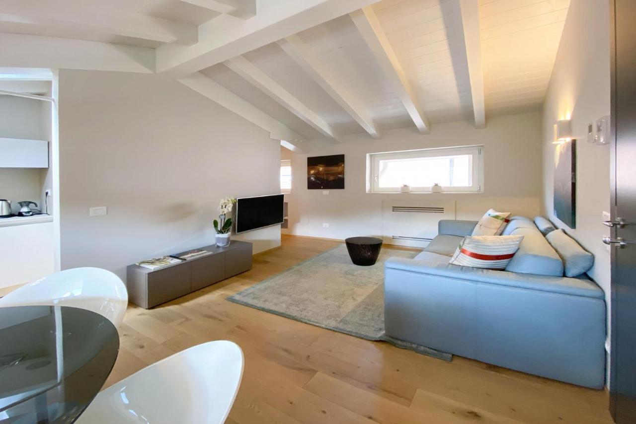 Time To Be - Luxury Apartments Centro Storico 佩斯基耶拉德加达 外观 照片