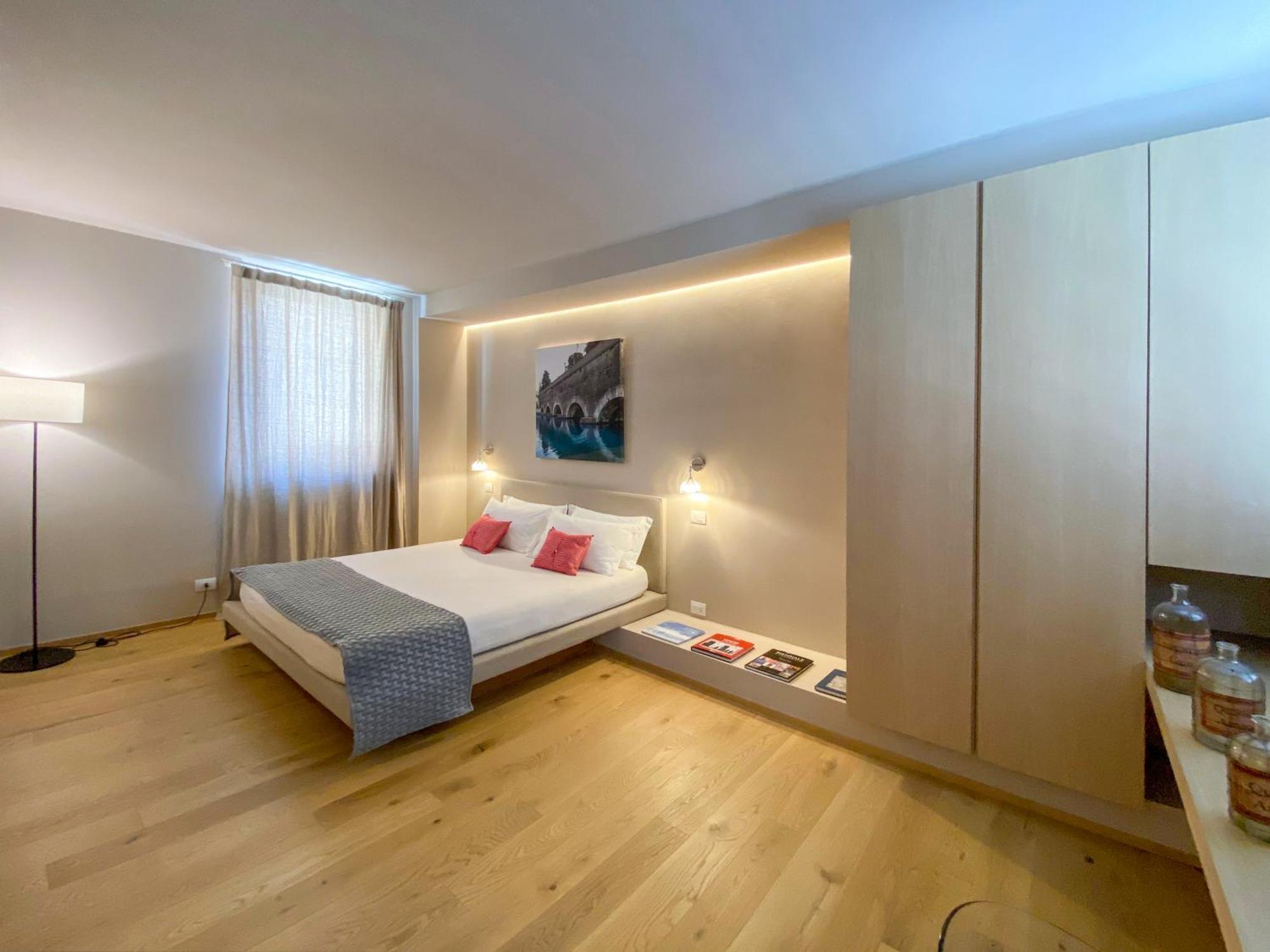 Time To Be - Luxury Apartments Centro Storico 佩斯基耶拉德加达 外观 照片
